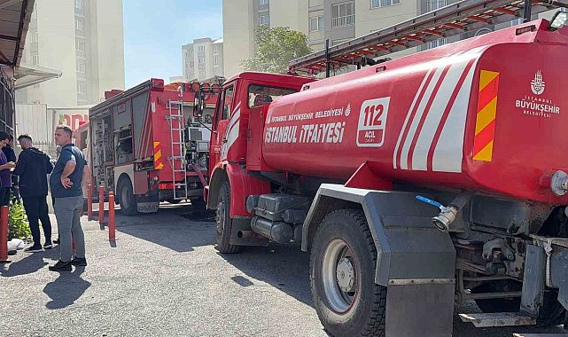 Küçükçekmece'de otoparkta elektrikli araç yangını paniği: Bina tahliye edildi