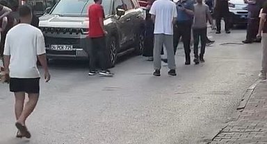 Küçükçekmece'de silahlı kavga: Yoldan geçen 1'i çocuk 2 kişi yaralandı