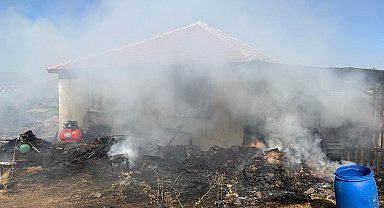 Kula'da ev yangını paniğe neden oldu