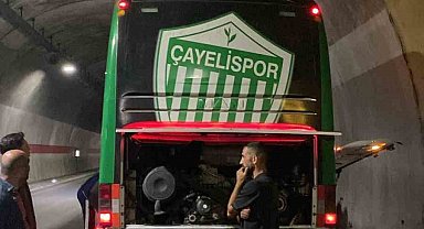 Kurban ve dualarla uğurlanan Çayelispor, tünelde mahsur kaldı