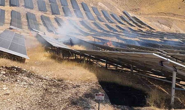 Kurtalan'da güneş enerjisi panellerinde yangın