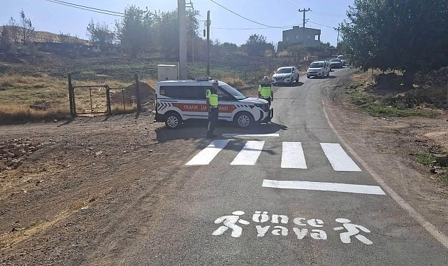 Kurtalan'da okul önlerinde yaya geçidi çalışması