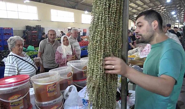 Kuru çiçek bamya pazarda gramla satılıyor: "Hızır'ın cebinden düşen bamya"
