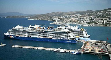 Kuşadası'na 2 kruvaziyerle 7 bin 818 turist geldi