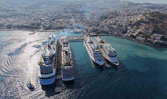Kuşadası'na 4 kruvaziyerle 11 bin 811 turist geldi