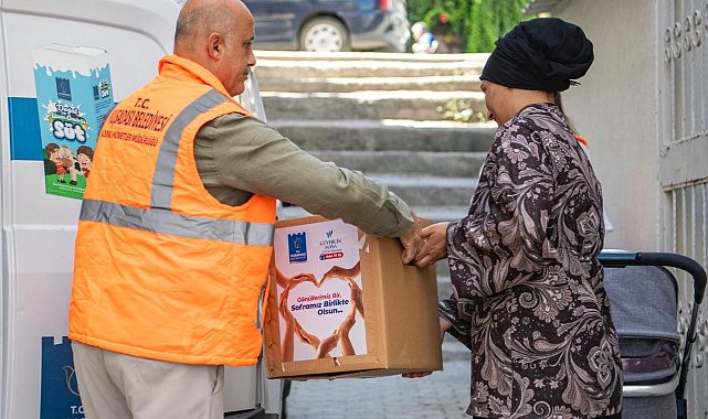 Kuşadası'nda ihtiyaç sahiplerine 2 bin 831 gıda kolisi ulaştırıldı