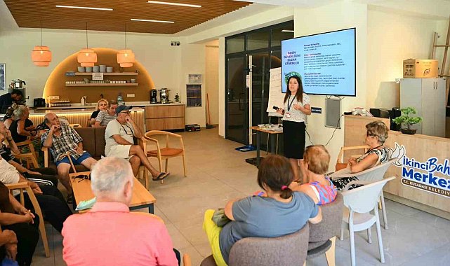 Kuşadası'nda yaşlı çınarlara sağlıklı gıda tüketimi anlatıldı