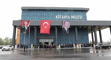 Kütahya'nın tarihi mirası Bakan Ersoy tarafından açılan yeni müzede ziyaretçilerle buluştu