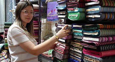 Kutnu kumaşının küçük parçaları geri dönüşümle hediyelik eşyaya dönüşüyor