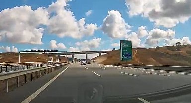 Kuzey Marmara Otoyolu tırın dorsesi koparak şarampole yuvarlandı