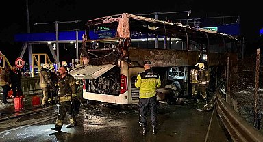Kuzey Marmara Otoyolu'nda bariyerlere çarpan otobüs alev alev yandı