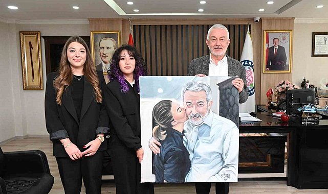Lise öğrencisi Gözde'den Başkan Başdeğirmen'i duygulandıran tablo