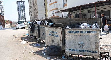 Mahalleliden belediyeye protesto: Çöpleri kendi elleriyle topladılar