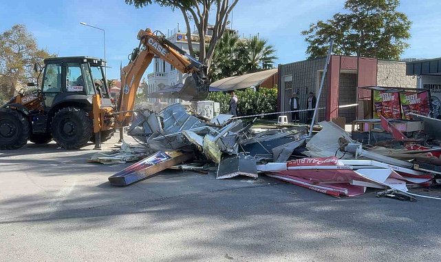 Mahkeme kararının ardından Mudanya'daki büfe yıkıldı