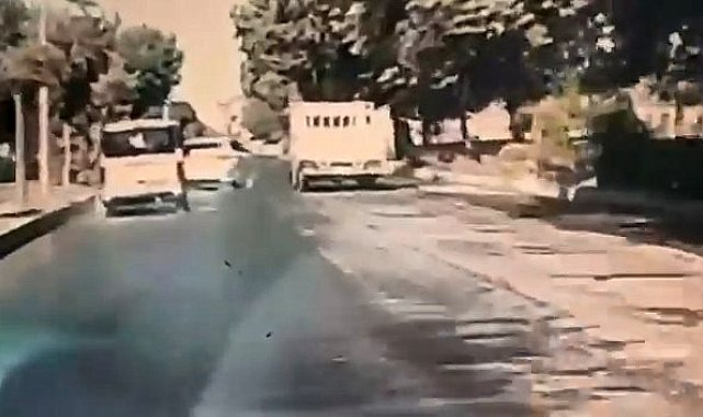 Makas atarken kayan otomobil kazaya davetiye çıkardı
