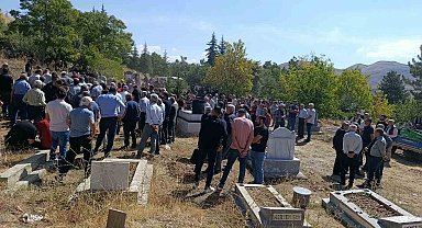 Malatya'da kazada hayatını kaybeden sağlık çalışanı genç son yolculuğuna uğurlandı