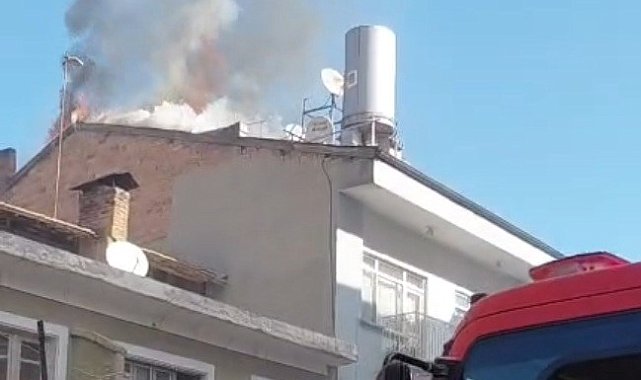 Malatya'da korkutan çatı yangını