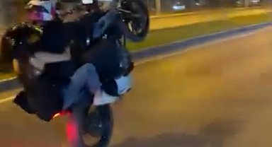 Malatya'da motosikletle tehlikeli yolculuk kamerada