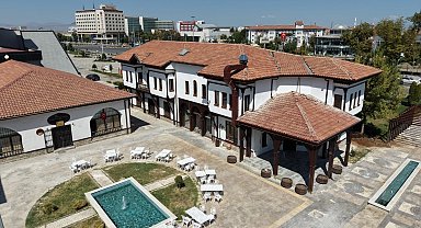 Malatya'da kerpiç evler "Bi'Mekan" olarak yeniden hayat buluyor