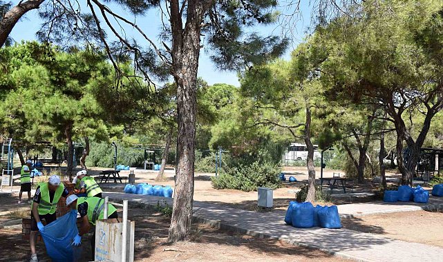 Manavgat'ta hükümlüler sahilde Çevre temizliği ve düzenleme çalışması yaptı