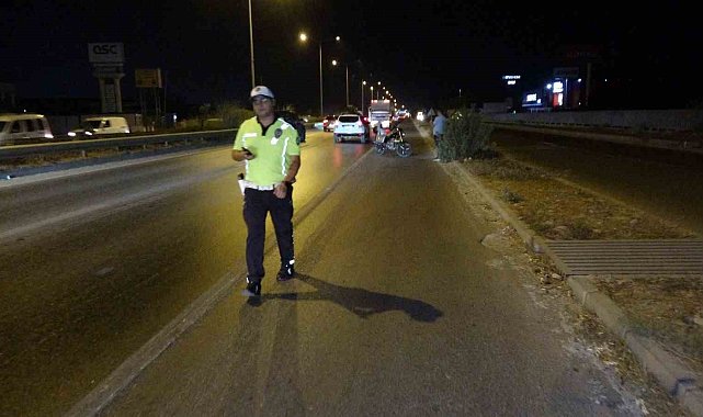 Manavgat'ta motosiklet yayaya çarptı: 1'i ağır 2 yaralı