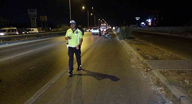 Manavgat'ta motosiklet yayaya çarptı: 1'i ağır 2 yaralı