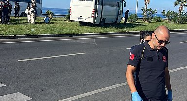 Manavgat'ta tur otobüsü minibüsle çarpıştı: 3 yaralı