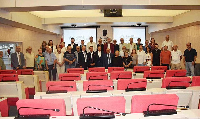 Manisa Kent Konseyi'nde Hakkı Bayraktar yeniden başkan seçildi