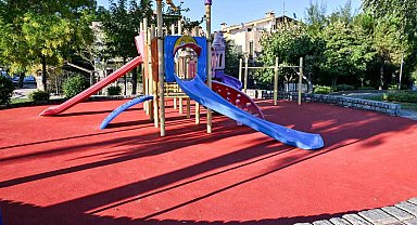 Manisa'da park ve oyun alanlarına güvenli zemin
