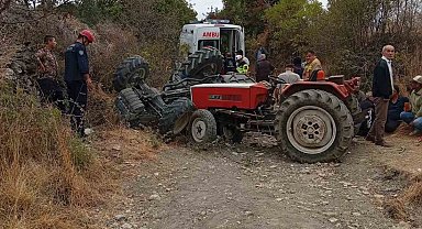 Manisa'da traktör devrildi: 2 ölü, 3 yaralı