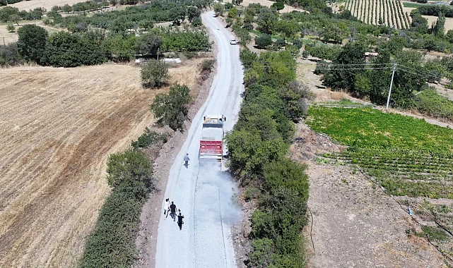 Manisa'da 1999'da açılan yol 27 yıl sonra asfaltla buluştu