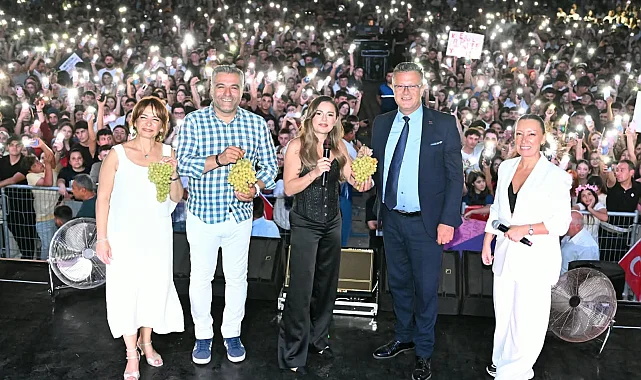 Manisa'da Alaşehir'in kurtuluşunda Merve Özbey coşkusu