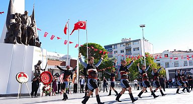 Manisa'nın kurtuluşunun 104'üncü yılı törenle kutlandı