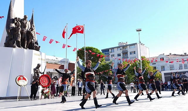 Manisa'nın kurtuluşunun 104'üncü yılı törenle kutlandı