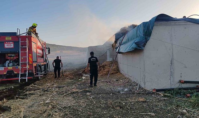 Manyas'ta çiftlikte çıkan saman yangını itfaiye ekiplerince söndürüldü