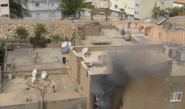 Mardin'de binada çıkan yangında mahsur kalan 2 kişi kurtarıldı