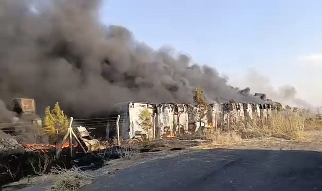 Mardin'de hurda araçların bulunduğu alanda çıkan yangın söndürüldü
