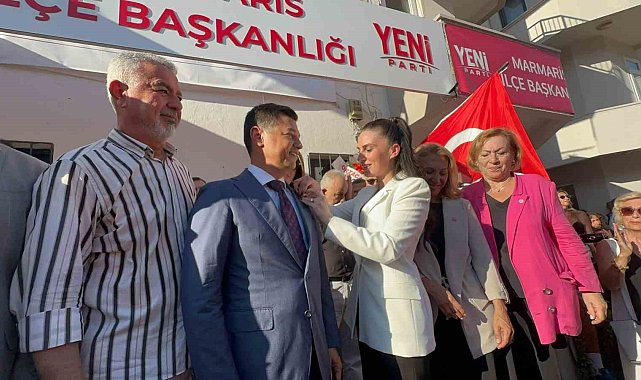 Marmaris Belediye Başkanı Ünlü, CHP'den istifa ederek Yeni Parti'ye katıldı