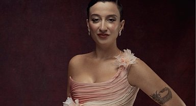 Melike Şahin'den yeni tekli "Ölmem Ölemem"
