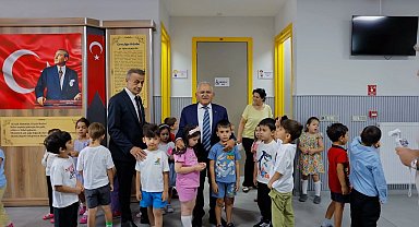 Memduh Büyükkılıç Kayserili öğrencilerin ilk gün heyecanına ortak oldu