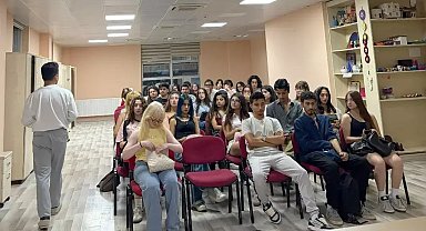 Menteşe'de gençler tiyatro eğitimleriyle sahneye hazırlanıyor