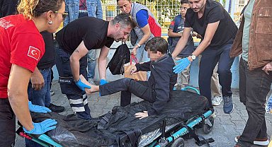 Menteşe'de okul çıkışı öğrencinin ayağı otomobilin altında kaldı