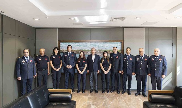 Mersin itfaiye personeli, İtfaiye Haftasında Başkan Seçer'le buluştu