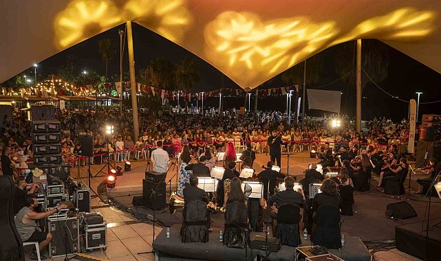 Mersin Kent Orkestrası yeni sanat sezonunu yakamoz eşliğinde açtı