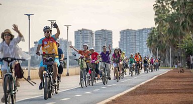 Mersin'de bisikletseverler güvenli sürüş için pedal çevirdi
