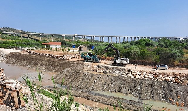 Mersin'de sel ve taşkın riskine karşı dere ıslahı çalışmaları sürüyor