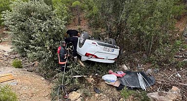 Mersin'de seyir halindeki otomobil devrildi: 1 ağır yaralı