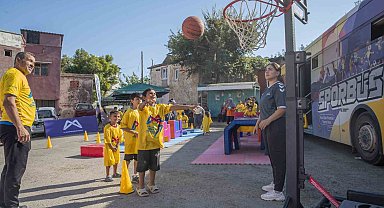 Mersin'de Sporbüs ile 26 bin çocuk sporla buluştu
