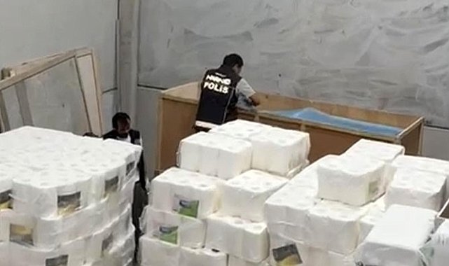 Mersin'de uyuşturucu imalathanesi operasyonunun bilançosu ağırlaştı: 298 bin sentetik ecza hapı ele geçirildi