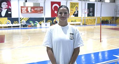 Mersin'de voleybol kursunda keşfedildi, milli takıma kadar yükseldi